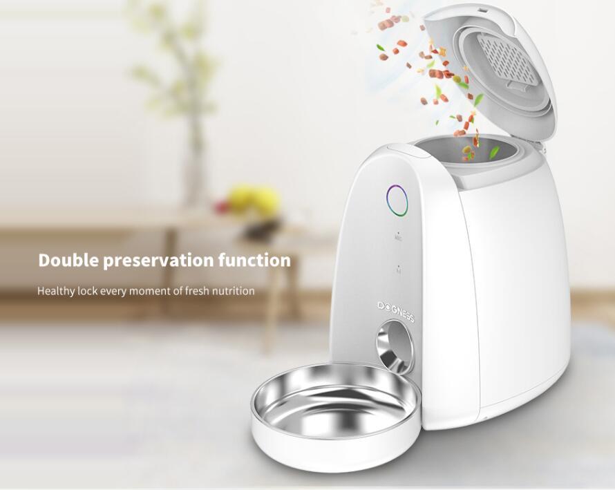 Feed Furry Fun: Never Miss a Meal with the Smart Pet Feeder