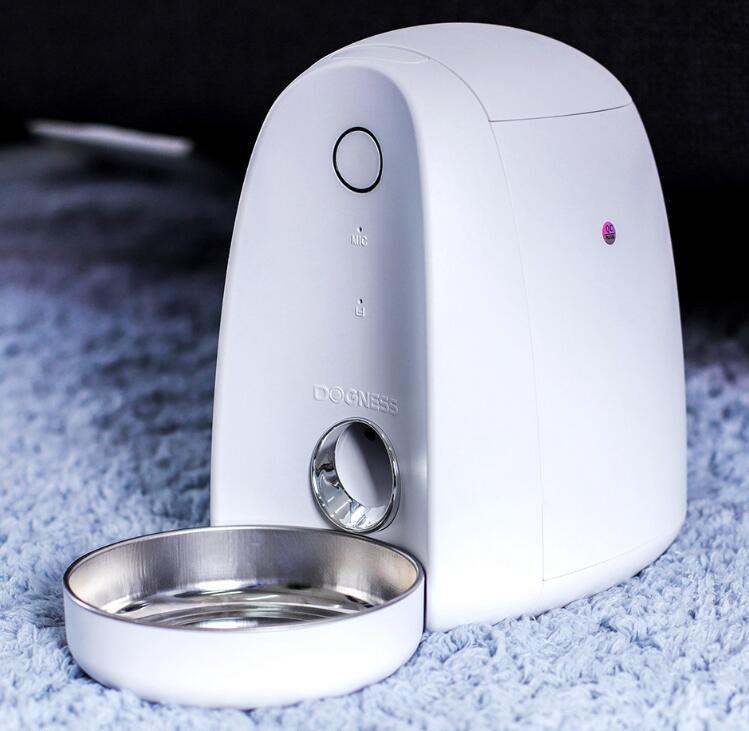 Feed Furry Fun: Never Miss a Meal with the Smart Pet Feeder